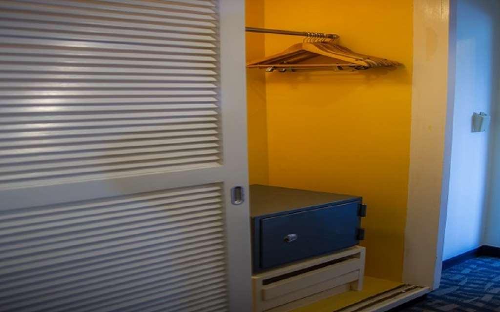 Century Hotel Garapan Pokoj fotografie